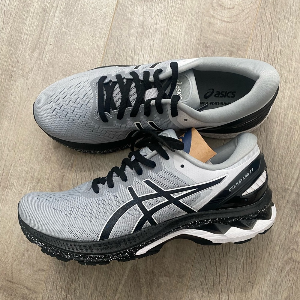 NIB Womens ASICS Gel-Kayano 27 Piedmont Grey/Black. US 10.5
